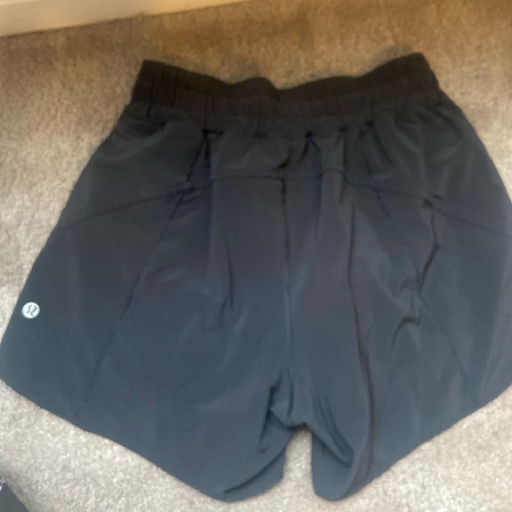 Lululemon Track That mid rise lined shorts 5in size 6